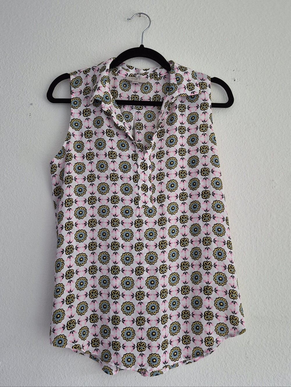 LOFT Sleeveless Popover Blouse Pink Geometric Medallion Print, Size Med P